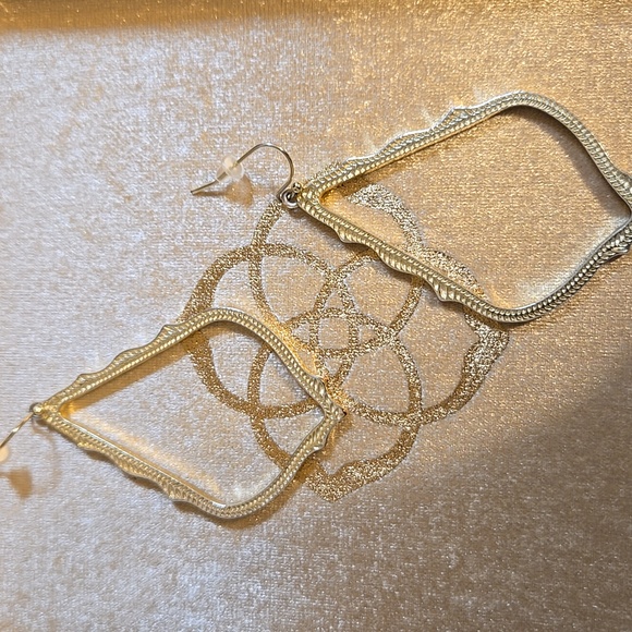 HOST PICK! Kendra Scott Gold tone Large Sophee Drop Earrings - Picture 9 of 9